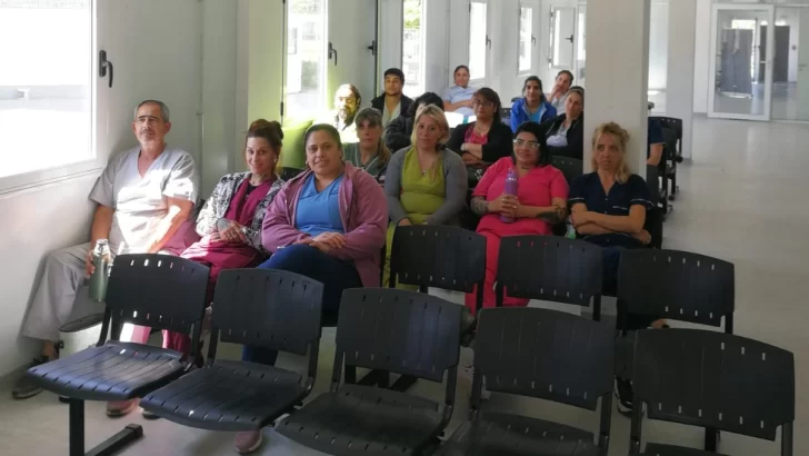 Mucamas y camilleros del Hospital Ferreyra se capacitan en Ley Micaela