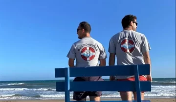 Guardavidas denuncian a un balneario