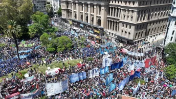 La C G T y organizaciones sociales protestaron en Tribunales contra el DNU de Milei