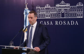 Adorni: “Este 1% de inflación diaria nos deja inmersos en una hiperinflación”