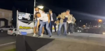 Una moto perdió el control a atropelló a un intendente en un rally