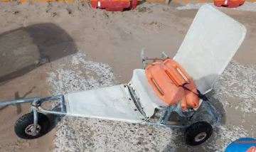 Guardavidas repararon una silla anfibia que llevaba años rota
