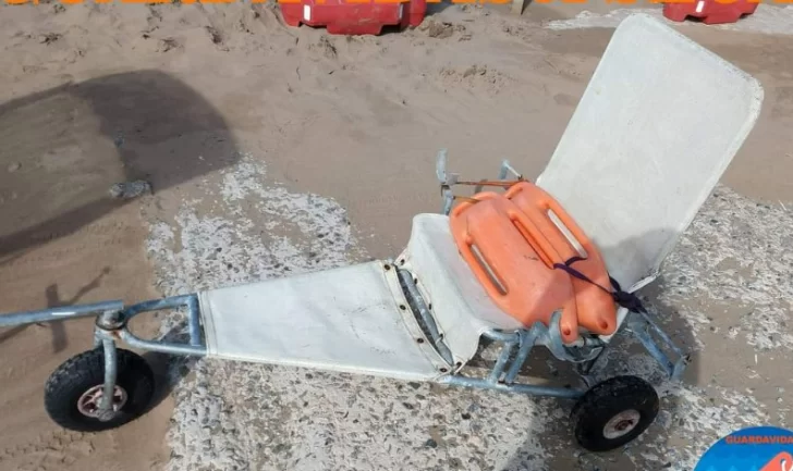 Guardavidas repararon una silla anfibia que llevaba años rota