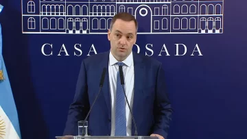 Adorni negó versiones de que los jubilados con moratoria pasarán a recibir un plan