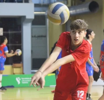 El joven necochense Nicolás Richards Meana está ternado en los “Lobo de Mar”