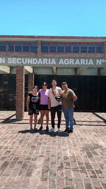 10-01-FOTO-atletas-Escuela-Inclusiva2-410x728