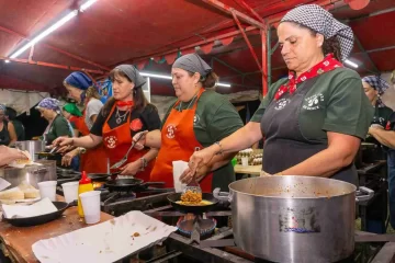 1705789144_542_Inaugurando-la-Feria-de-las-Colectividades-el-Intendente-invito-al.jpeg-728x485