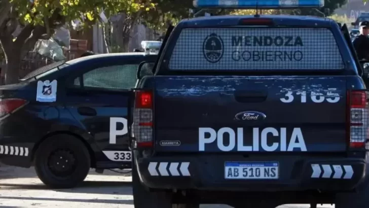 Insólito: un preso se escapó por un agujero del móvil policial