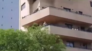 Un hombre tiró agua hirviendo a manifestantes que marchaban por el paro nacional