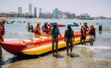 Pasear 12 minutos en la banana para una familia es más caro que alquilar una casa