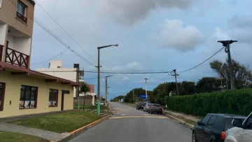 Bajó a la playa y le robaron pertenencias de la camioneta