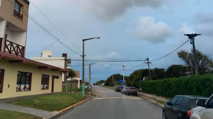 Bajó a la playa y le robaron pertenencias de la camioneta