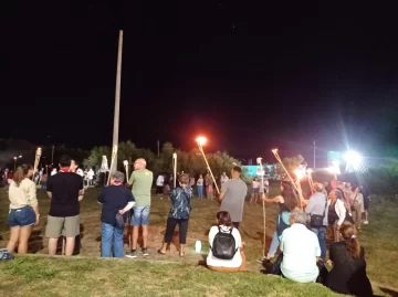 El Rosario iluminado llenó de Fe la Villa Díaz Vélez