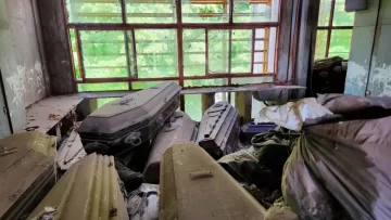 Hallaron más de 500 ataúdes y bolsas con restos humanos en depósitos de un cementerio