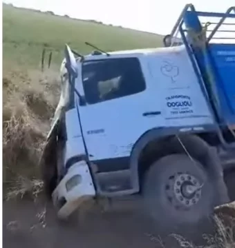 Volcó un camión en cercanías a Orense: el conductor resultó herido