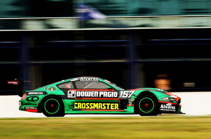 Juan Bautista presenta el Mustang