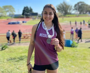 FOTO-Medalla-Rosario-Coronel-728x591