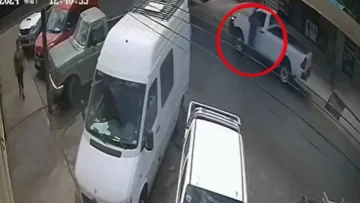 Se colgó de su camioneta para que no se la roben y fue arrastrado: está en grave estado