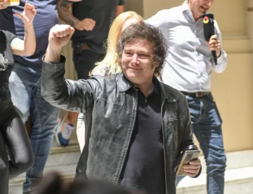 “Estamos a nada de la dolarización”, aseguró Milei