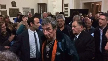 El día que Tula pasó por Necochea para acompañar el velatorio de “Momo” Venegas