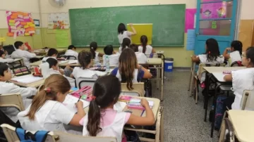 ¿Cuántos ingresos tiene que tener una familia para percibir vouchers educativos?