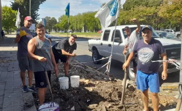 Repararon las veredas de la Comisaría Primera