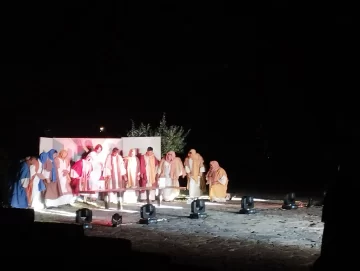 Emotiva representación de la Pasión de Jesús