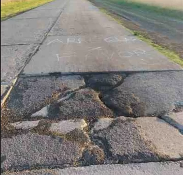 Pintaron la ruta 85 a la altura de un peligroso bache: “Arreglen por favor”
