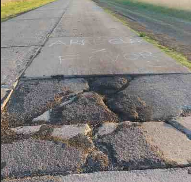 Pintaron la ruta 85 a la altura de un peligroso bache: “Arreglen por favor”