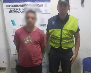 Lo culpó de haberle robado, lo golpeó y le llevó el celular