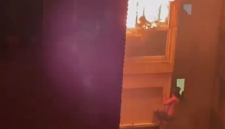 Video: así se colgó de una ventana un estudiante para salvarse del trágico incendio en Córdoba