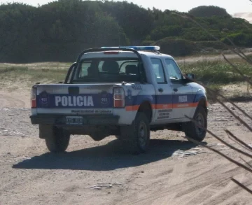 Investigan violento asalto a un remisero