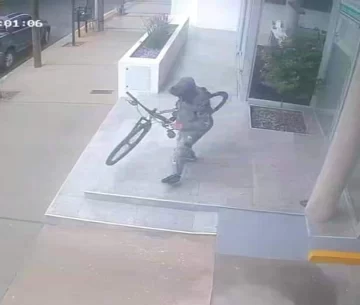 Robaron la bicicleta al empleado de un café a la vuelta de la muni