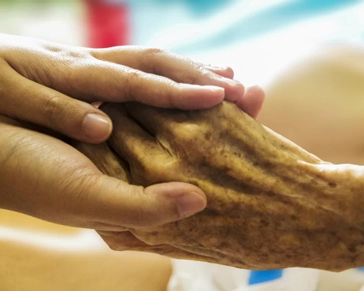 Exigen agilizar una causa judicial de una mujer de 80 años