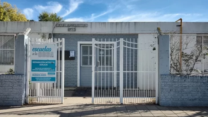 Un alumno de 12 años golpeó a su maestra y le fracturó la mandíbula