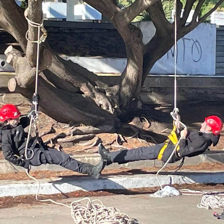 Bomberos se capacitaron en rescates en alturas