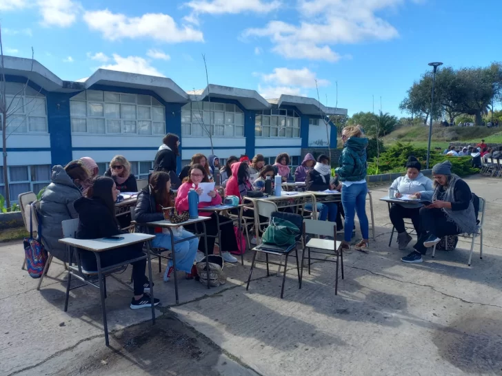 Estudiantes necochenses defienden con clases abiertas la Educación Pública