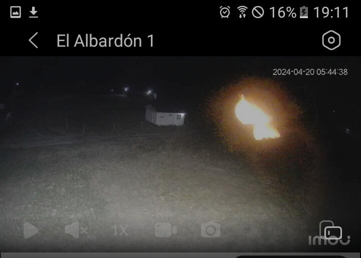 Extraños objetos en el cielo del balneario Los Ángeles