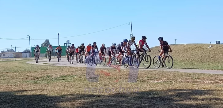 Ciclistas se juntaron para hacer mejoras en el velódromo