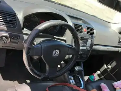 Se olvidó de cerrar el auto y le robaron los papeles