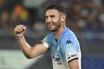 Con la dupla Martínez-Martínez, Racing sacudió a Sportivo Luqueño por la Sudamericana