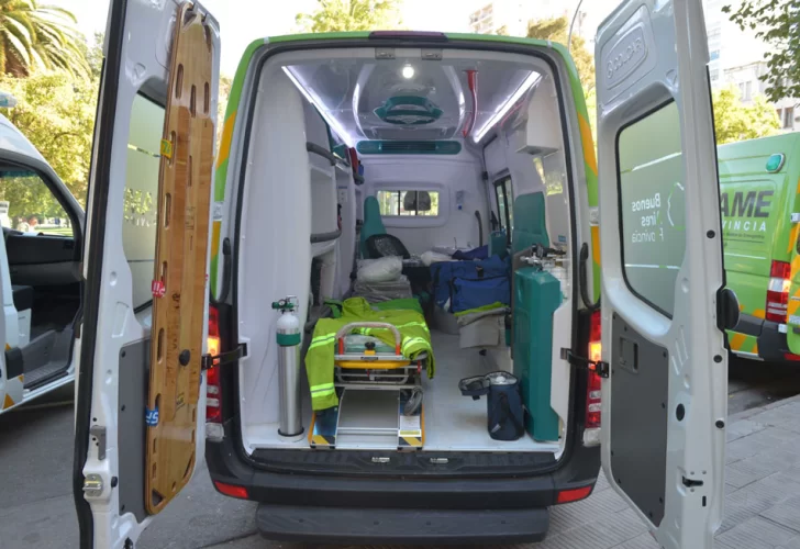 Le dieron el alta, lo trasladaban a su casa en ambulancia y murió tras caer de la camilla