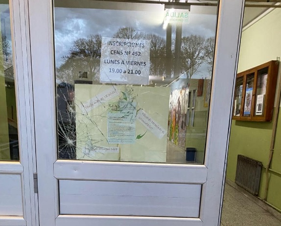 Vandalismo y obras: dos caras de la educación en Santamarina