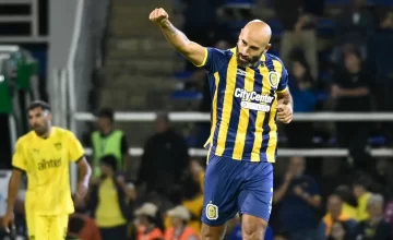 Rosario Central sacó ventaja ante Peñarol en su debut en la Copa Libertadores