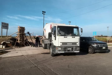 Frente costero: Construyen nuevos pórticos en las bajadas para 4×4