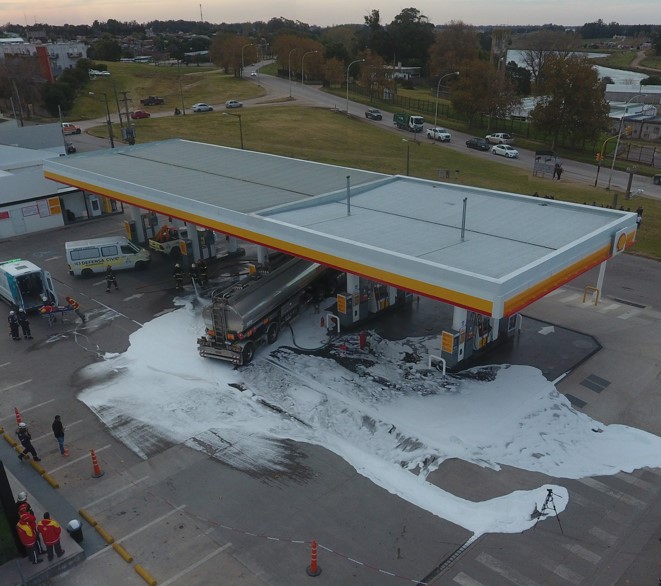 Impactante simulacro en la estación de servicio de Jesuita Cardiel y 50