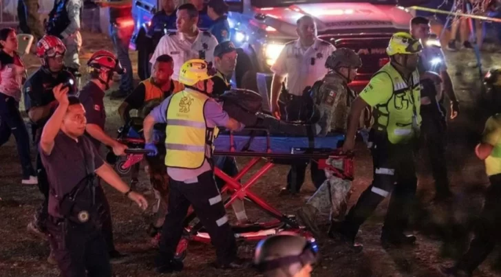 Se derrumbó un escenario durante un acto político: 9 muertos y más de 60 heridos