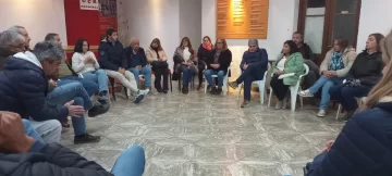 Radicales de Necochea critican a Milei, piden rechazar el DNU y que designen mujeres a la corte suprema