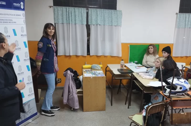 Jefa policial brindó un taller de violencia por razones de género