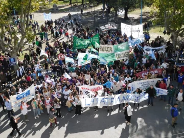 Más de dos cuadras de sindicatos y trabajadores se manifestaron contra el gobierno nacional